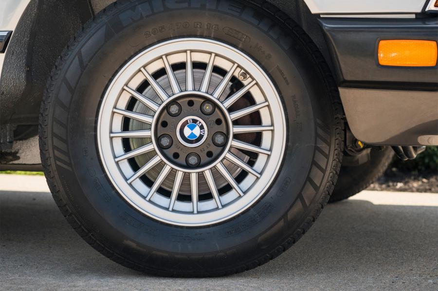 Колеса BMW 733i 1978 года  (NA) (фото 5 из 33)
